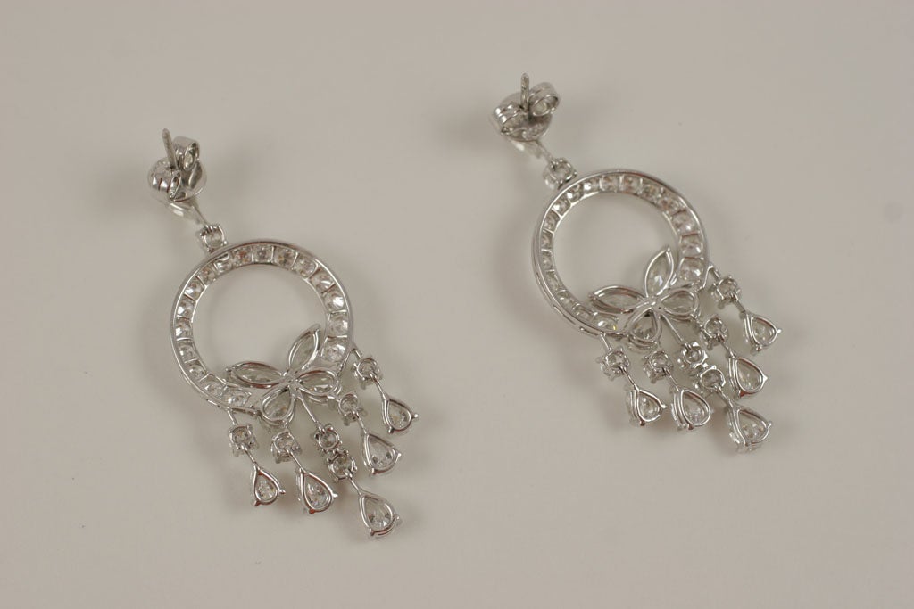 18 k Exquisie Diamond Earrings For Sale 3