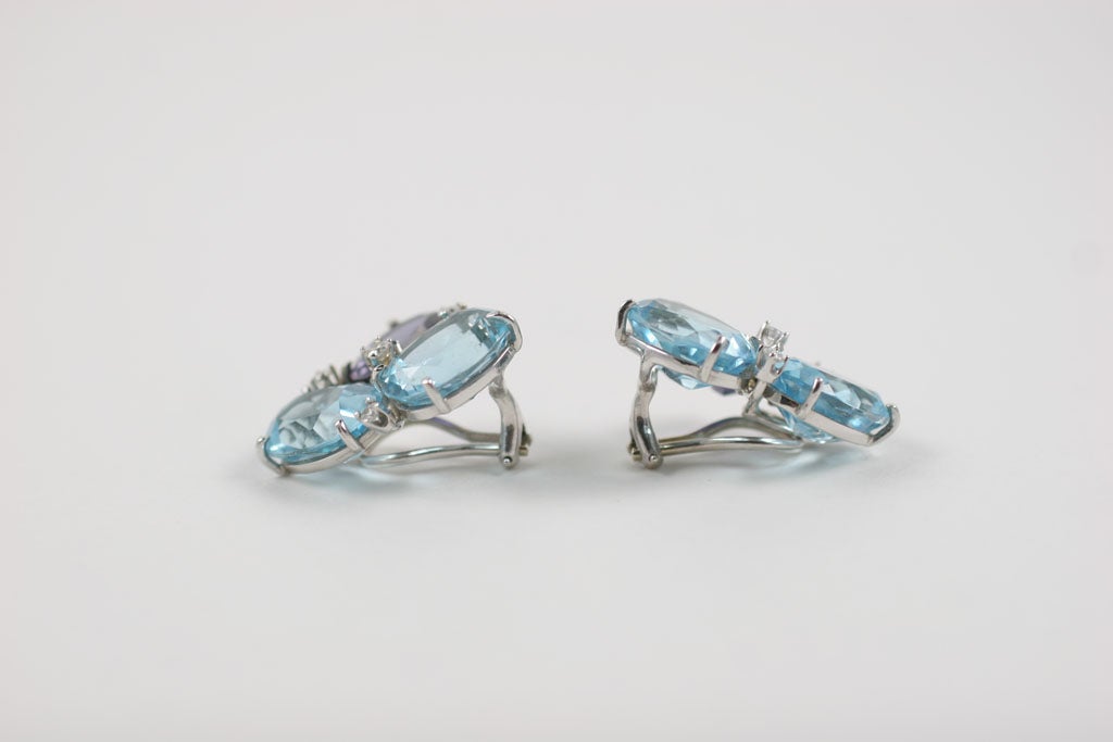 Blue Topaz and Iolite Pebble Earrings In New Condition For Sale In New York, NY