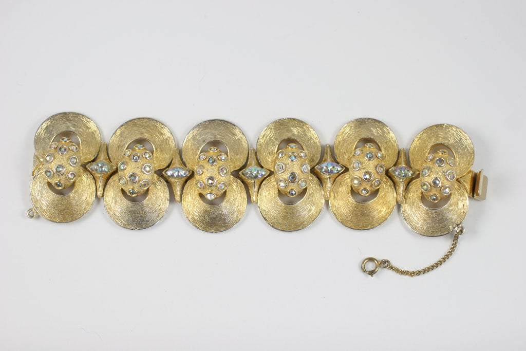 HOBE Bracelet en forme de coquille de palourde en strass et or en vente 2
