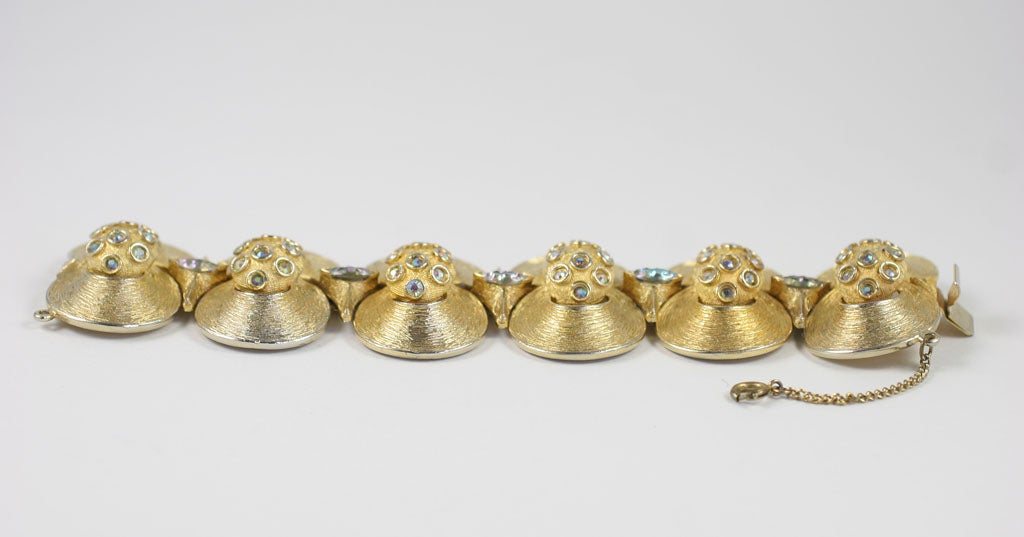 HOBE Bracelet en forme de coquille de palourde en strass et or en vente 4