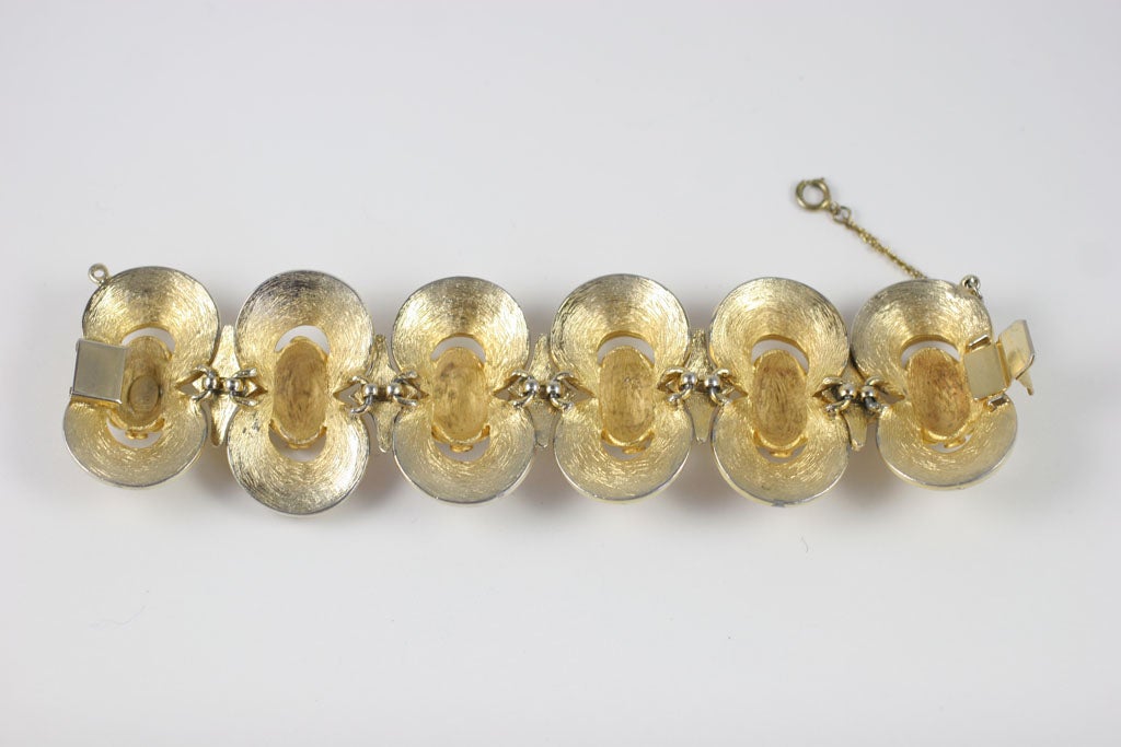 HOBE Bracelet en forme de coquille de palourde en strass et or en vente 5