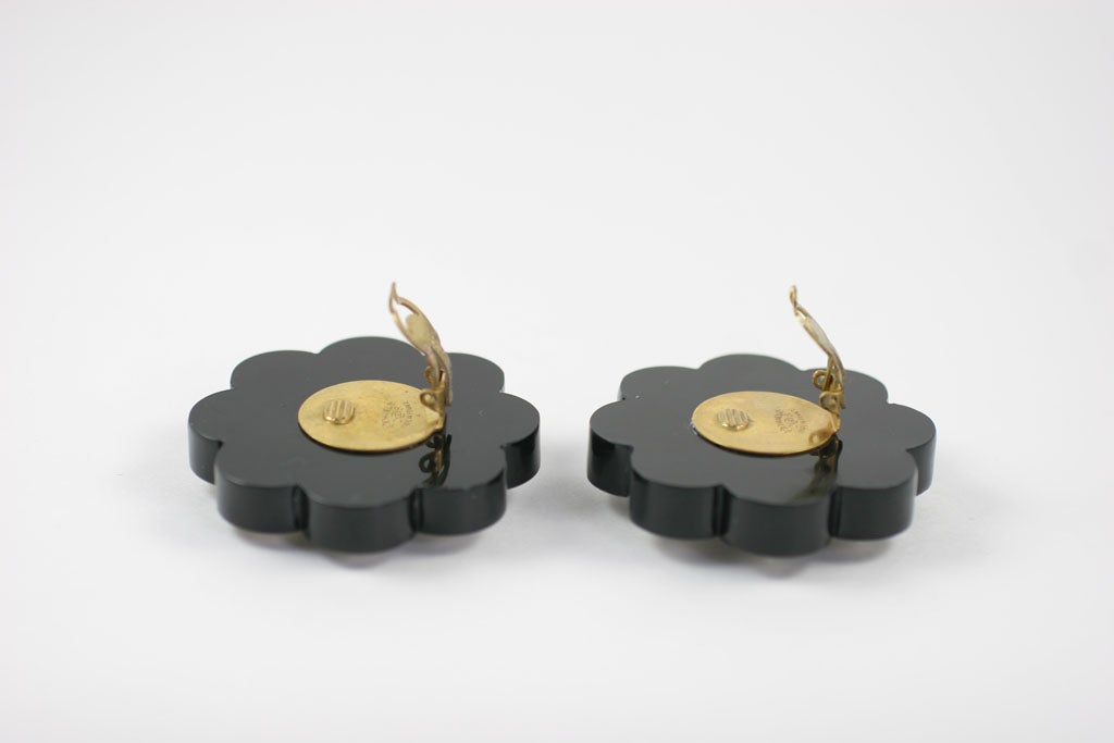 Spektakuläre Chanel Gänseblümchen-Ohrringe, Kostümschmuck 4