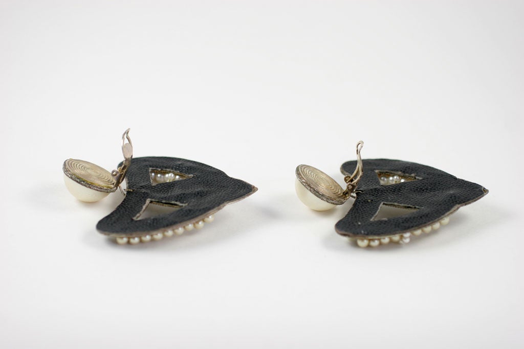 Grandes boucles d'oreilles en argent et « perles », bijouterie de fantaisie en vente 6