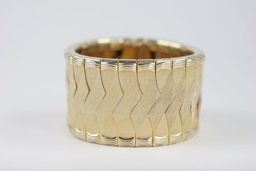 Nicely made goldtone woven bracelet with a safety clasp.