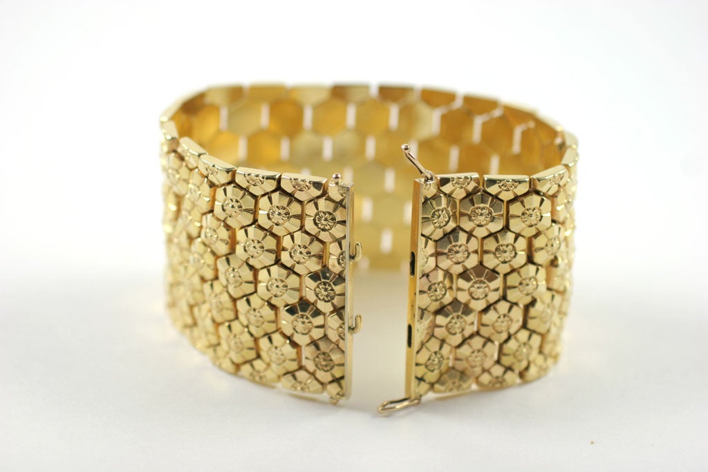 Spectacular Retro Gold Bracelet In Good Condition In New York, NY