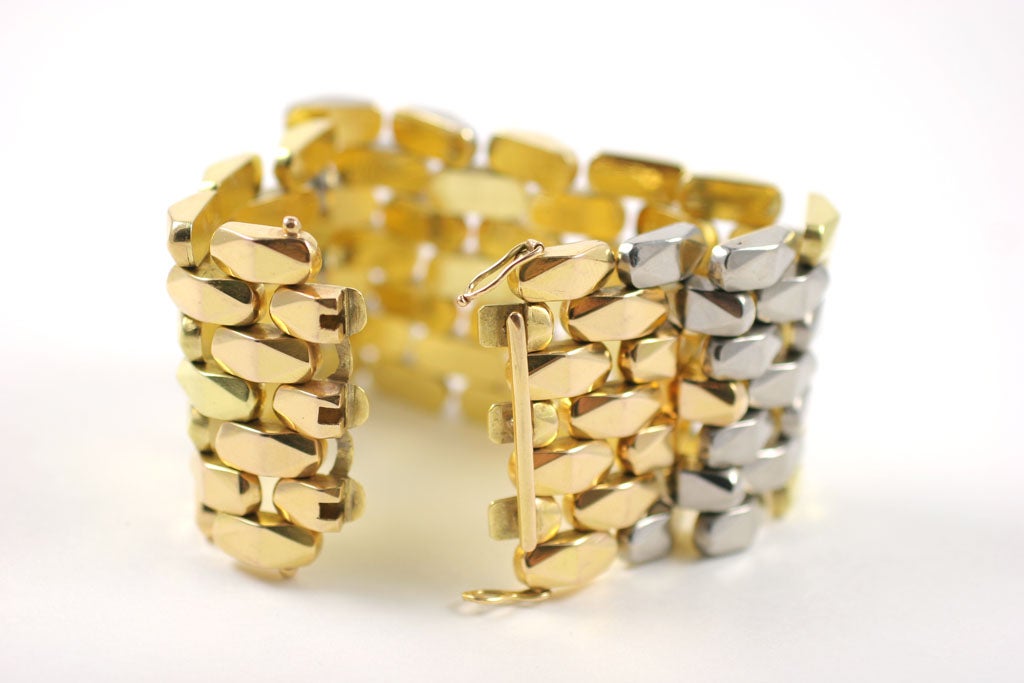 Chunky Reversible Three Color Gold Bracelet In Good Condition For Sale In New York, NY