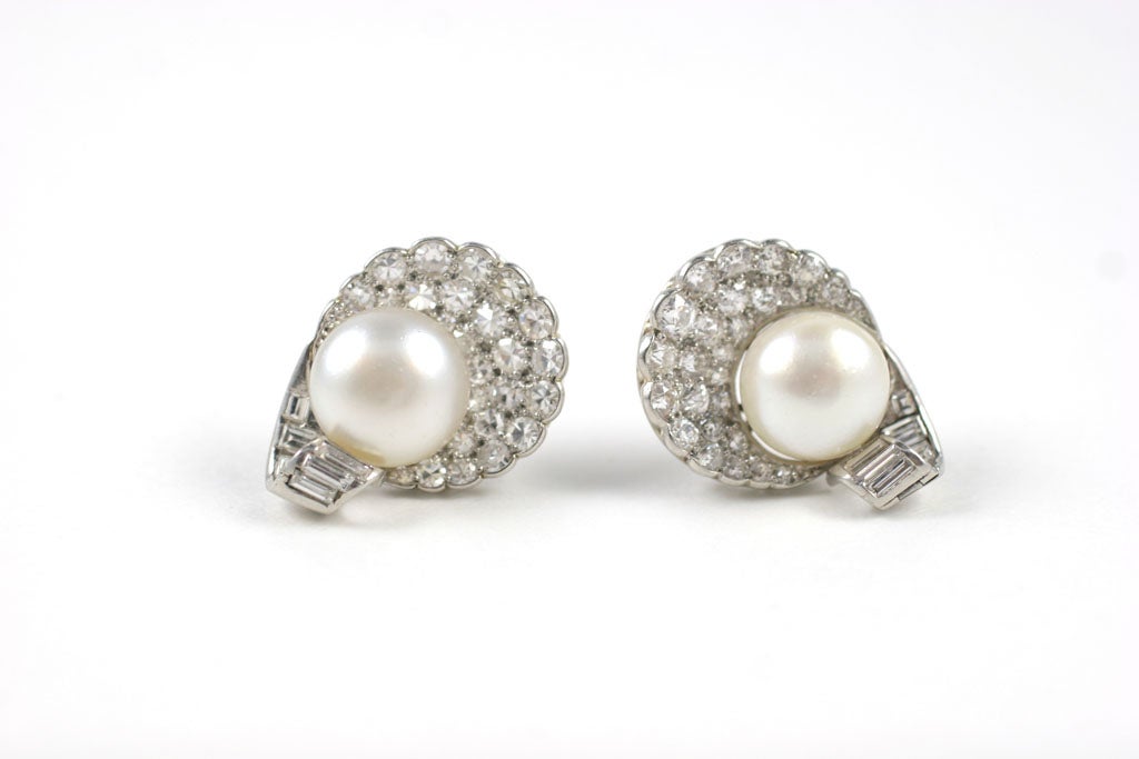  Natural Pearl and Diamond Oyster Shell Design Earrings In Excellent Condition For Sale In New York, NY