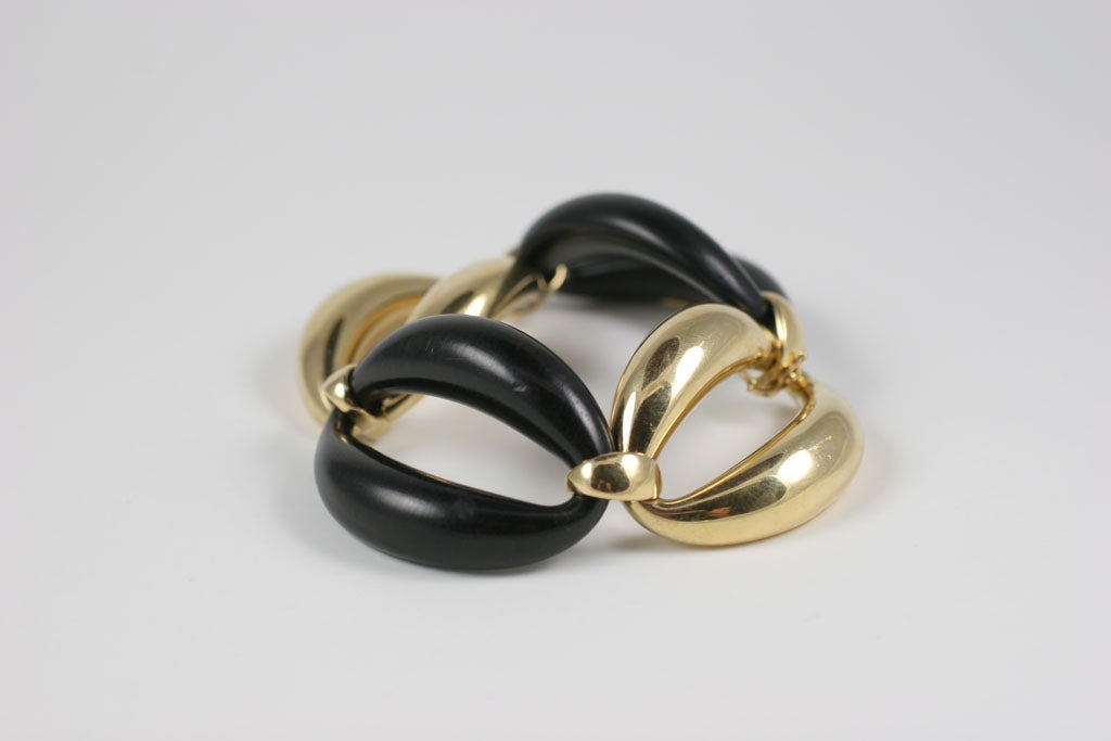 Bracelet à maillons ovales en or jaune 18 carats et ébène Pour femmes en vente