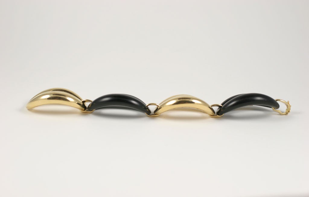 18kt Yellow Gold and Ebony oval link Bracelet For Sale 2