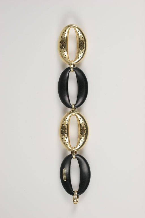 18kt Yellow Gold and Ebony oval link Bracelet For Sale 3