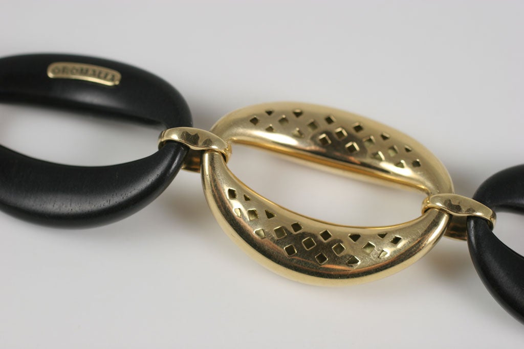 18kt Yellow Gold and Ebony oval link Bracelet For Sale 4