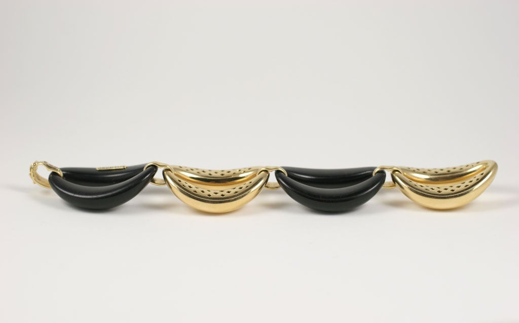 18kt Yellow Gold and Ebony oval link Bracelet For Sale 6