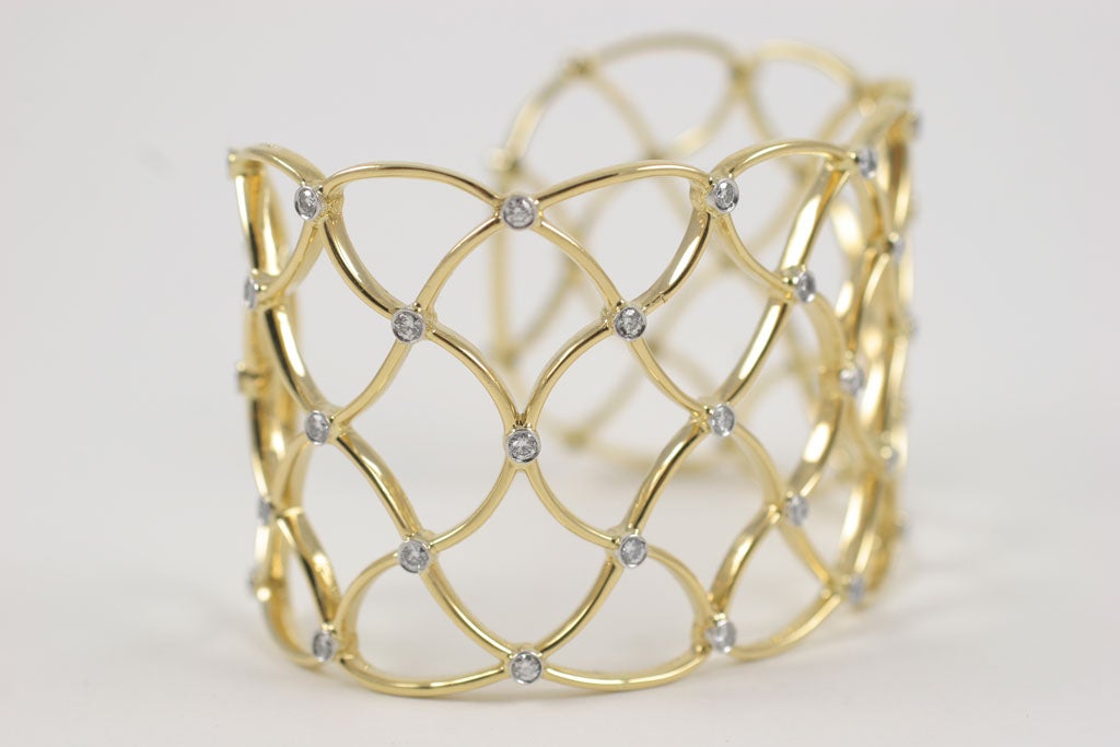 Gold Woven Cuff with Diamonds In New Condition For Sale In New York, NY