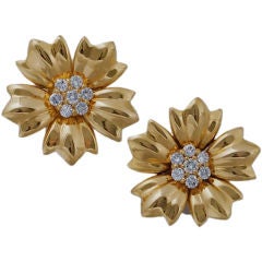 Splendid Van Cleef & Arpels Diamond Floral Earclips