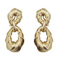 Van Cleef
Arpels Gold Hoop Creole Earrings Van Cleef
Arpels Gold Hoop Creole Earrings