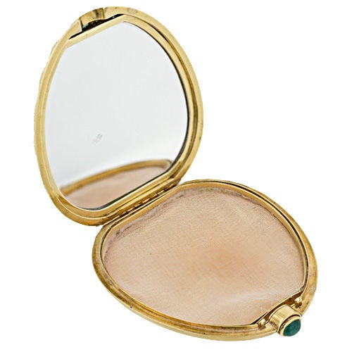 Italian Emerald, 18K Yellow Gold Compact, Circa 1950's In Excellent Condition For Sale In San Francisco, CA