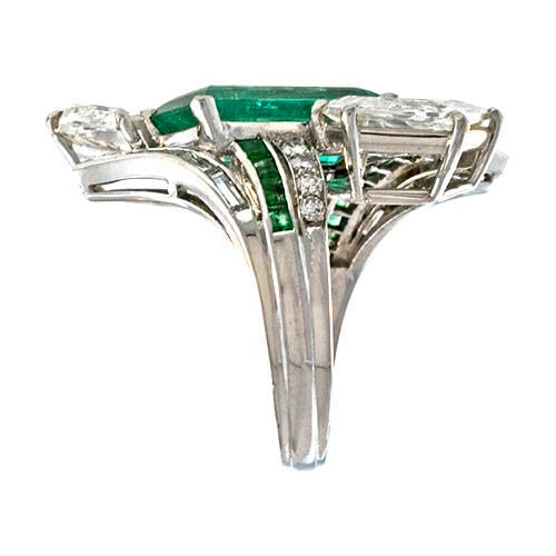 Spectacular Emerald and Diamond Ring In Excellent Condition For Sale In San Francisco, CA