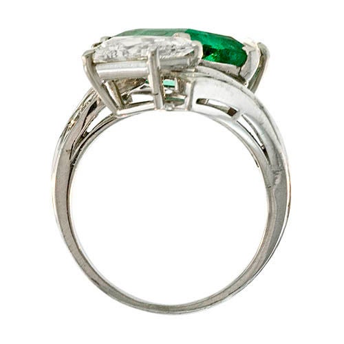 Women's Spectacular Emerald and Diamond Ring For Sale