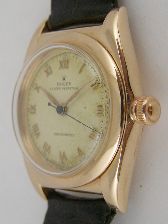 Rolex Oyster Perpetual 14K PG Bubbleback ref #3130, 32mm diameter case with smooth bezel and screw down period crown serial #400,XXX circa 1946. Beautifully restored antique salmon so called 