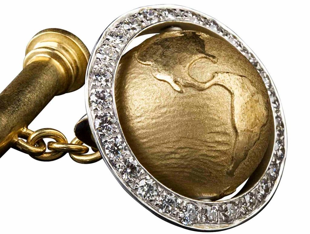 Created by Liv Ballard<br />
Caput mundi handmade cufflinks<br />
18k gold (29 grams), and diamond Pave’ (3 cts) globes suspended in an armillary of diamond Pave’ to allow 360 degree rotation