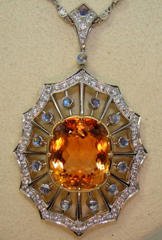 Pendentif en platine avec topaze impériale, pierre de lune et diamants Excellent état - En vente à Carmel-by-the-Sea, CA