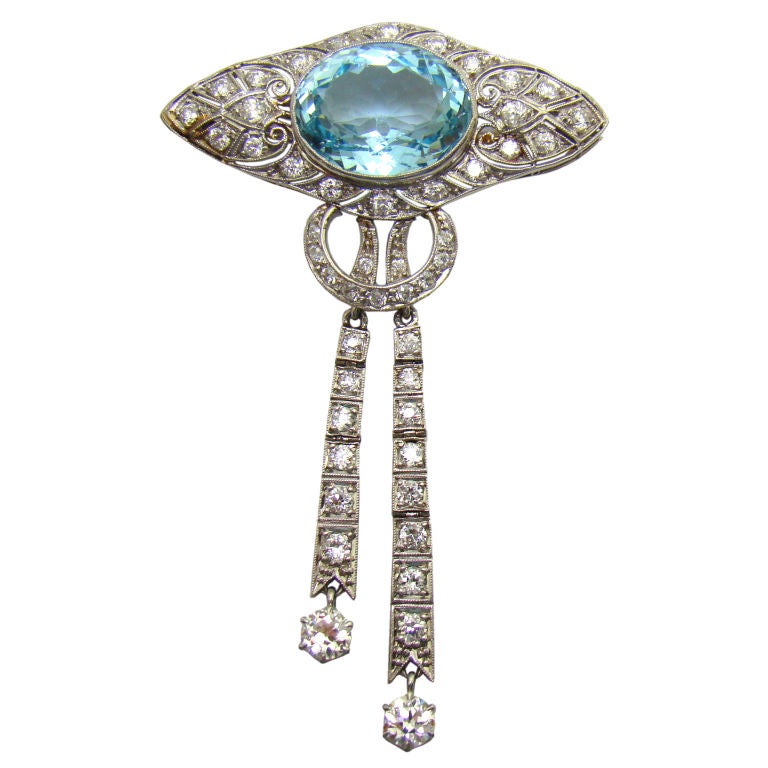 Art Deco Aquamarine & Diamond Brooch in Platinum