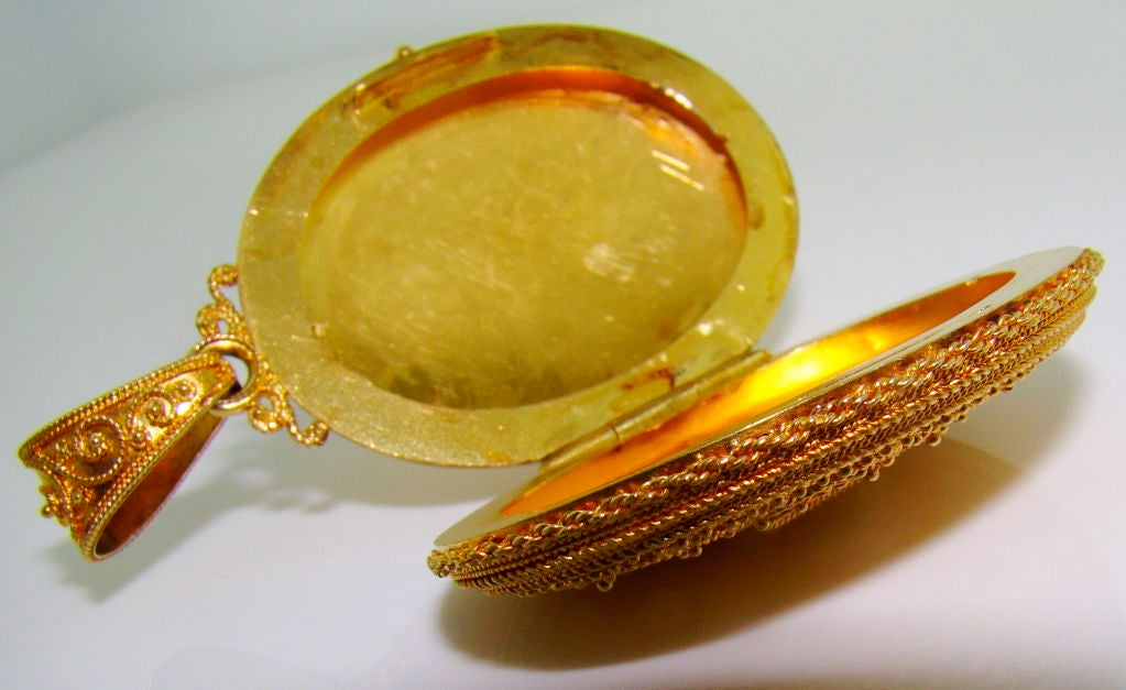 Etruscan Filigree Yellow Gold Locket 1