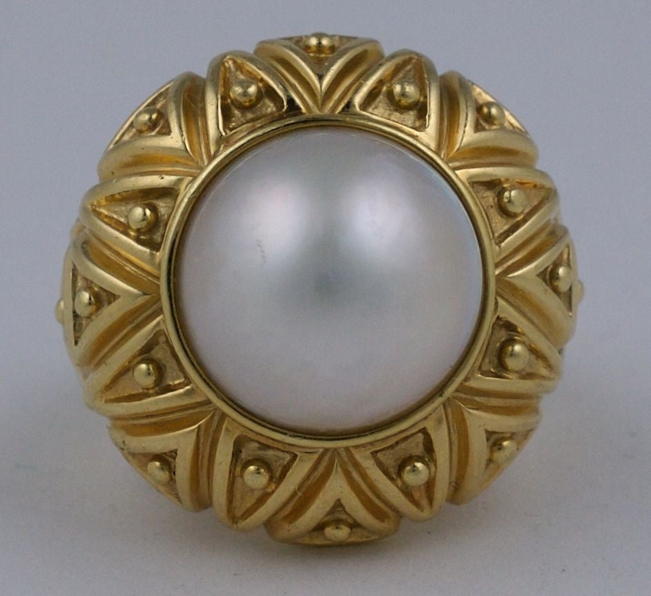 Cabochon Lovely 18 Karat Wander, France Mabe Pearl Suite For Sale