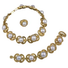 Ravissante suite de perles Mabe Wander 18 carats, France