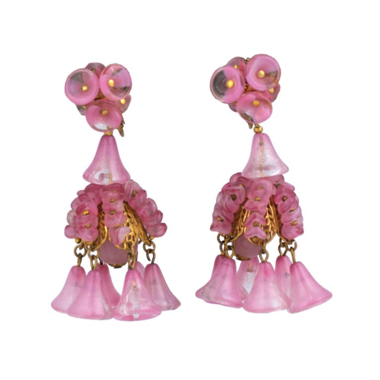 Miriam Haskell Boucles d'oreilles lustre en verre rose en vente