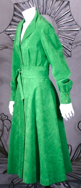 Flirty shirtdress with obi style belt in kelly green ultrasuede by Mollie Parnis. Front zip entry. Ultrasuede gives this dress great shape.<br />
Excellent condition<br />
Bust 38