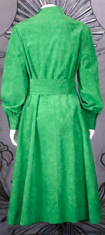 Vert Mollie Parnis Kelly - Robe chemise en Ultrasuede verte en vente