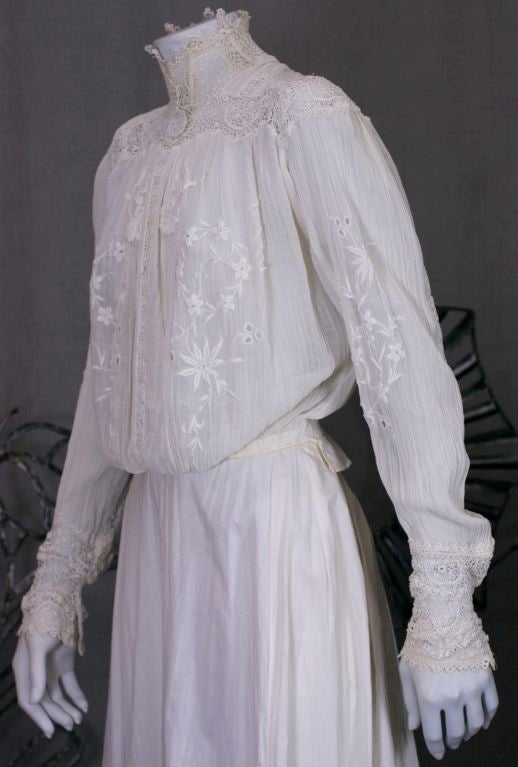 Irische Bluse aus gehäkelter und geknitterter Baumwolle im Edwardian-Stil (Grau) im Angebot