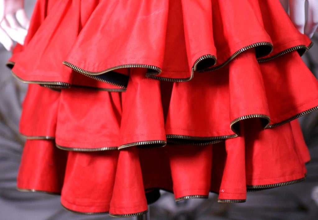 Moschino Red Cotton Zipper Trimmed Dress In Good Condition For Sale In New York, NY
