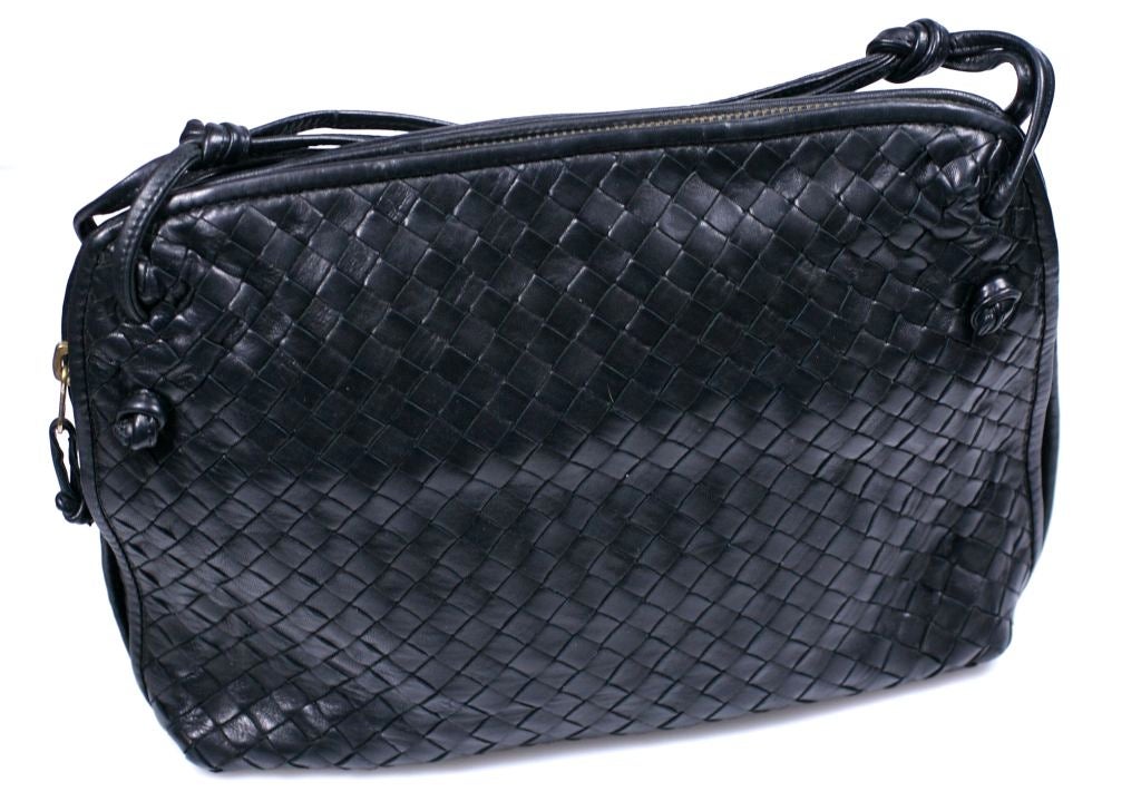 Bottega Veneta woven leather shoulder Bag with knot accented straps. Zipper entry. Italy 1980s. 12