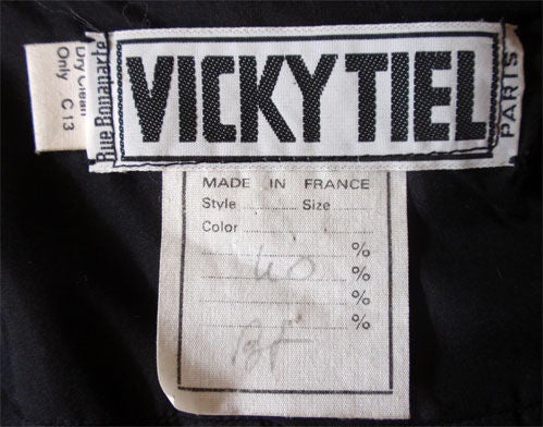 This is a shiny velvet gray and black zebra print cocktail dress by Vicky Tiel, from the 1980's. The dress has thin spaghetti straps and rouching detail at the bust and hip.<br />
<br />
This gray and black zebra print cocktail dress by Vicky Tiel