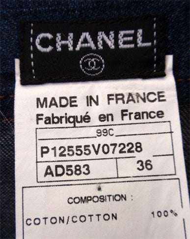 This is an adorable blue denim jumper by Chanel, from the 1980's. The jumper has button straps, a zipper up the front, four square pockets on the front, and two on the back.<br />
<br />
This blue denim jumper by Chanel is available to be viewed