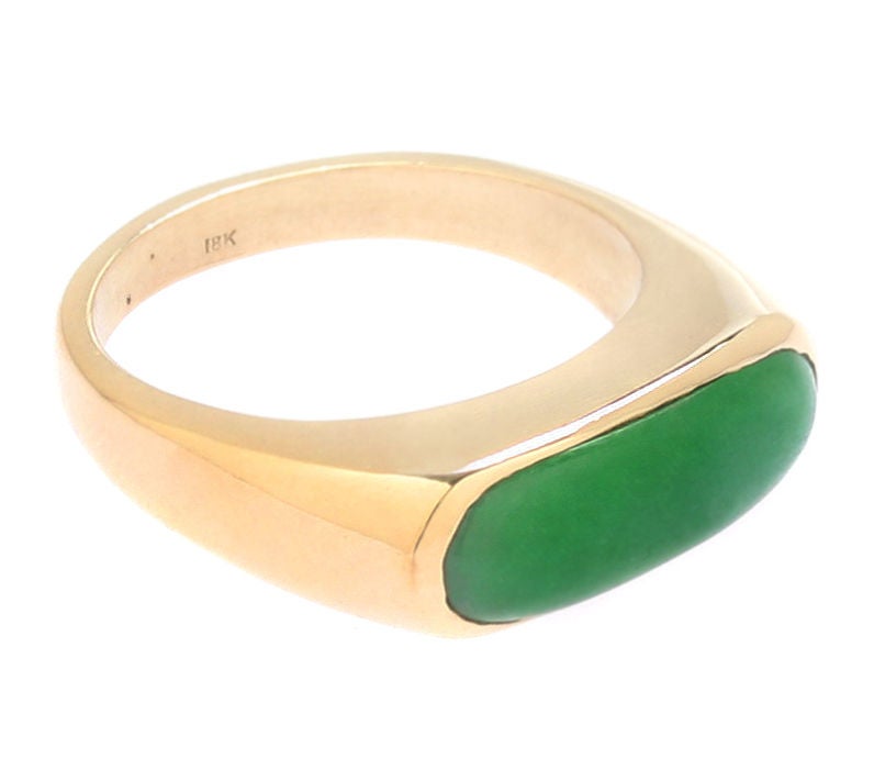Large 18kt Gold and Jade Mens Ring In Excellent Condition In Chicago, IL