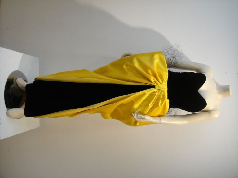 Women's 1980s Victor Costa Velvet/Silk Gown