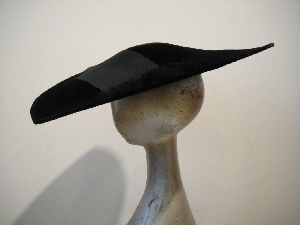 Women's Spectacular Aerodynamic 1950s Velvet Hat