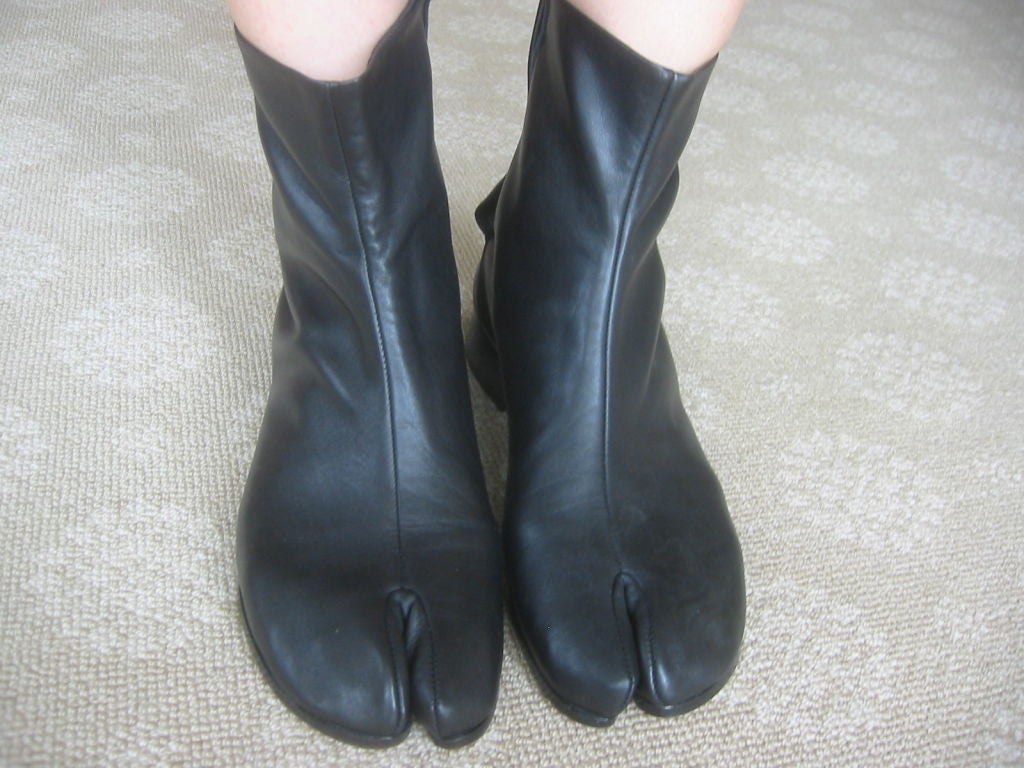 Wonderful Black Split Toe Tabi Boots from MARTIN MARGIELA <br />
<br />
Brand new, never been worn<br />
<br />
These fabulous boots are made of high quality leather in a timeless shade of black. Made with a tabi split toe and comfortable 1 1/4