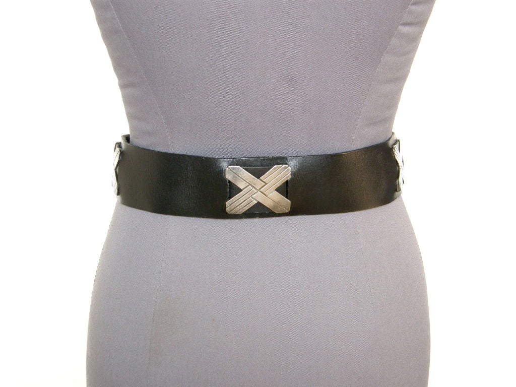 Mexikanischer Gürtel aus Sterlingsilber und schwarzem Leder mit X-Dekorationen (Schwarz) im Angebot