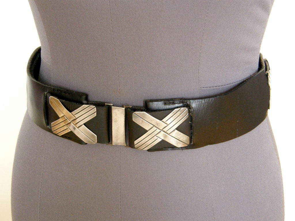 Mexikanischer Gürtel aus Sterlingsilber und schwarzem Leder mit X-Dekorationen Damen im Angebot