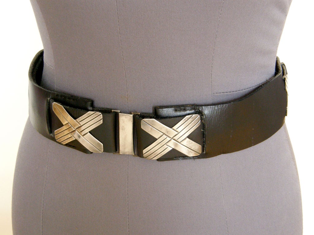 Noir Ceinture mexicaine mexicaine en argent sterling et cuir noir avec décorations en forme de X en vente