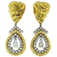 Gorgeous David Webb Diamond
Gold Dangling Earrings Gorgeous David Webb Diamond
Gold Dangling Earrings