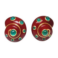 Carnelian, Cabochon Emerald & Gold Shell Clip Earrings / Verdura
