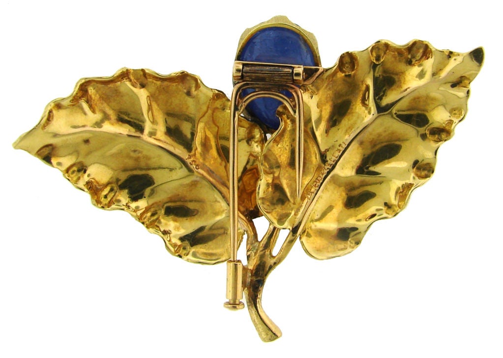 Mario Buccellati Cabochon Sapphire & Yellow Gold Floral Motif Brooch Pin In Excellent Condition In Beverly Hills, CA