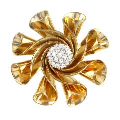 Retro Gold Swirl Brooch