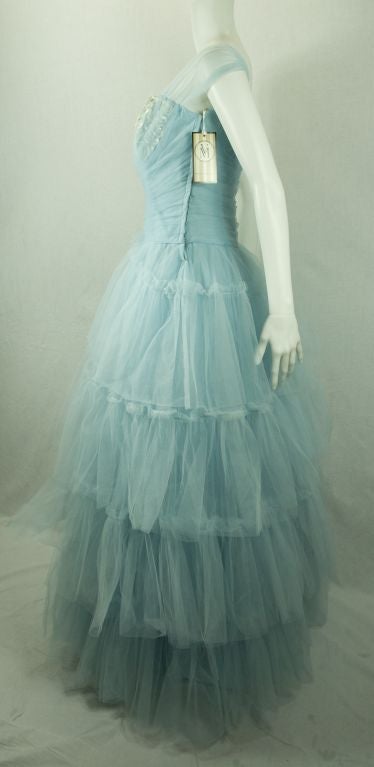 Women's VINTAGE 1940-50's SHELF BUST BABY BLUE TULLE PARTY WEDDING DRESS For Sale