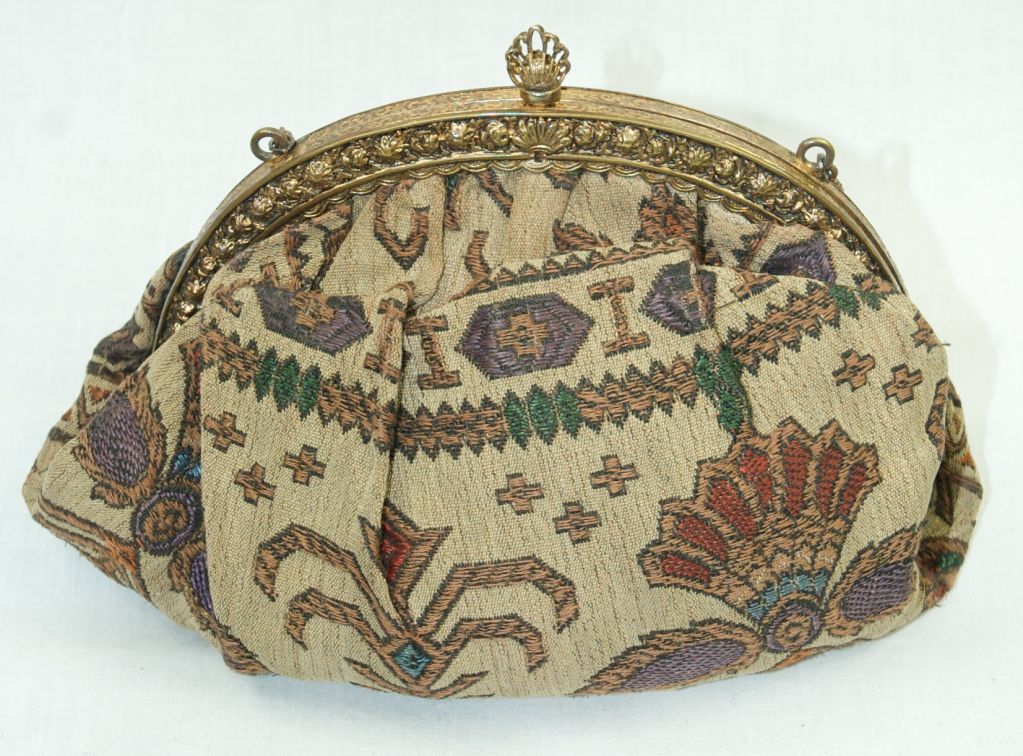 ART NOUVEAU CLOTH  & GOLD TONE FLOWER FRAME & CHAIN PURSE